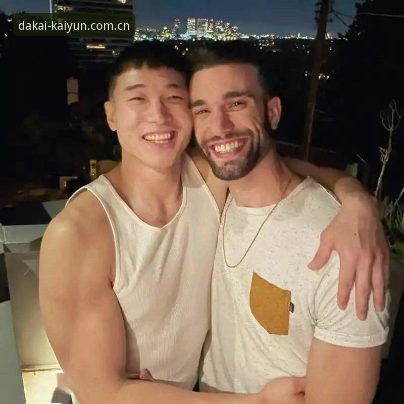 墨西哥同性伴侣世界杯拥吻照爆红网络，开云体育用户热议背后技术细节
